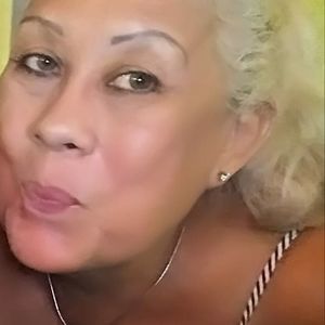 Meet your Posher, Iris